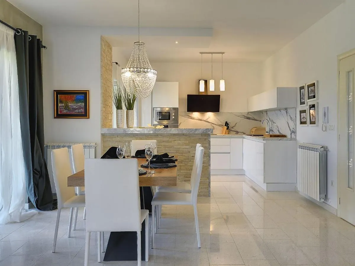 Charming Villa With Heated Pool Near Rovinj Rovinjsko Selo