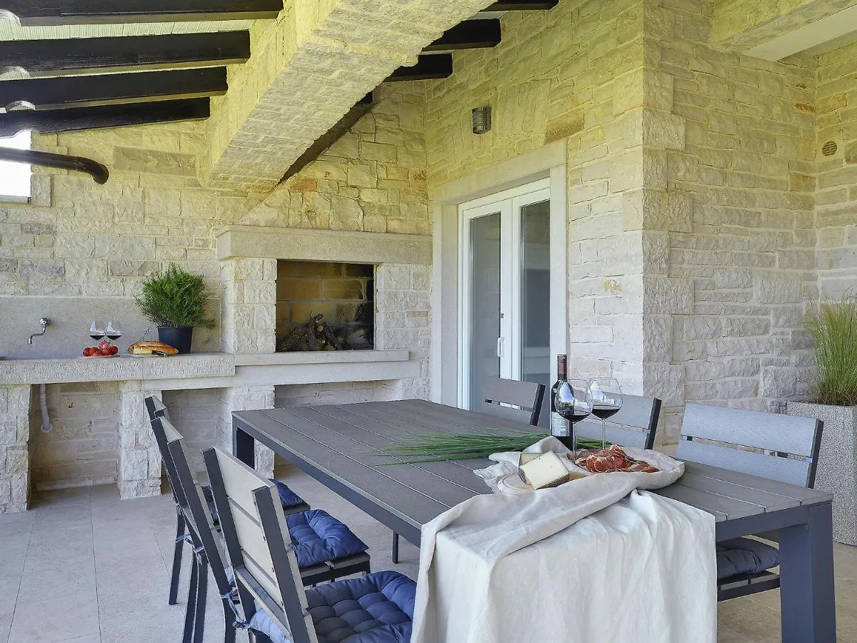 Charming Villa With Heated Pool Near Rovinj Rovinjsko Selo