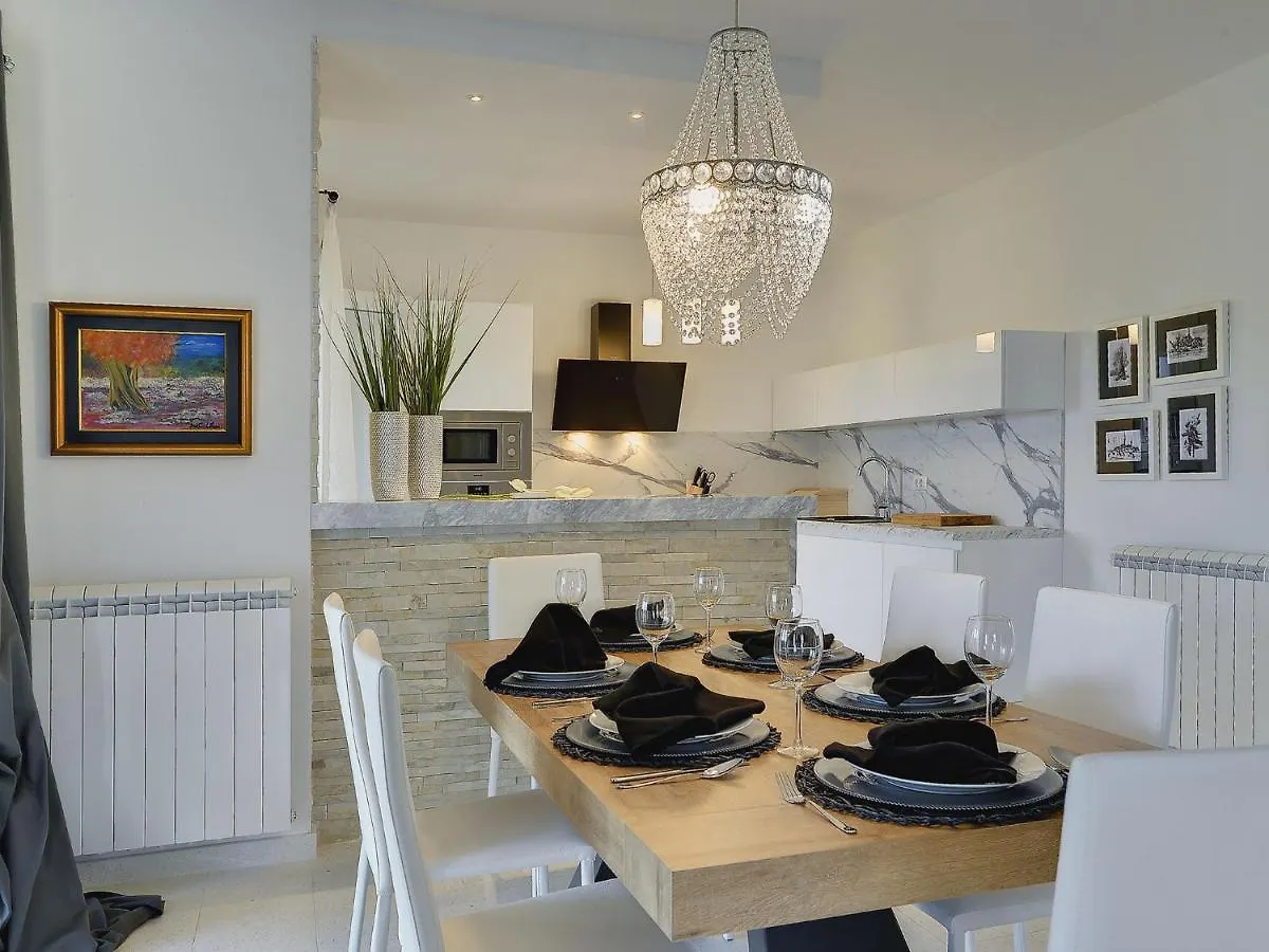 Charming Villa With Heated Pool Near Rovinj Rovinjsko Selo