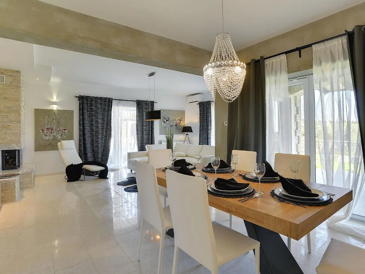 Charming Villa With Heated Pool Near Rovinj Rovinjsko Selo 0*,